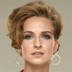 МИРОСЛАВА УЛЬЯНІНА – нутриціолог, персональний консультант з харчування, автор і ведуча корпоративних Health & Well-being програм, відома багатьом як ведуча ТВ-шоу «Зважені та щасливі»