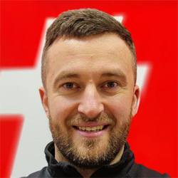 СЕРГІЙ ДРАЧУК – професійний фітнес-тренер з досвідом роботи понад 15 років, майстер спорту з пауерліфтингу, майстер спорту з жиму лежачи.